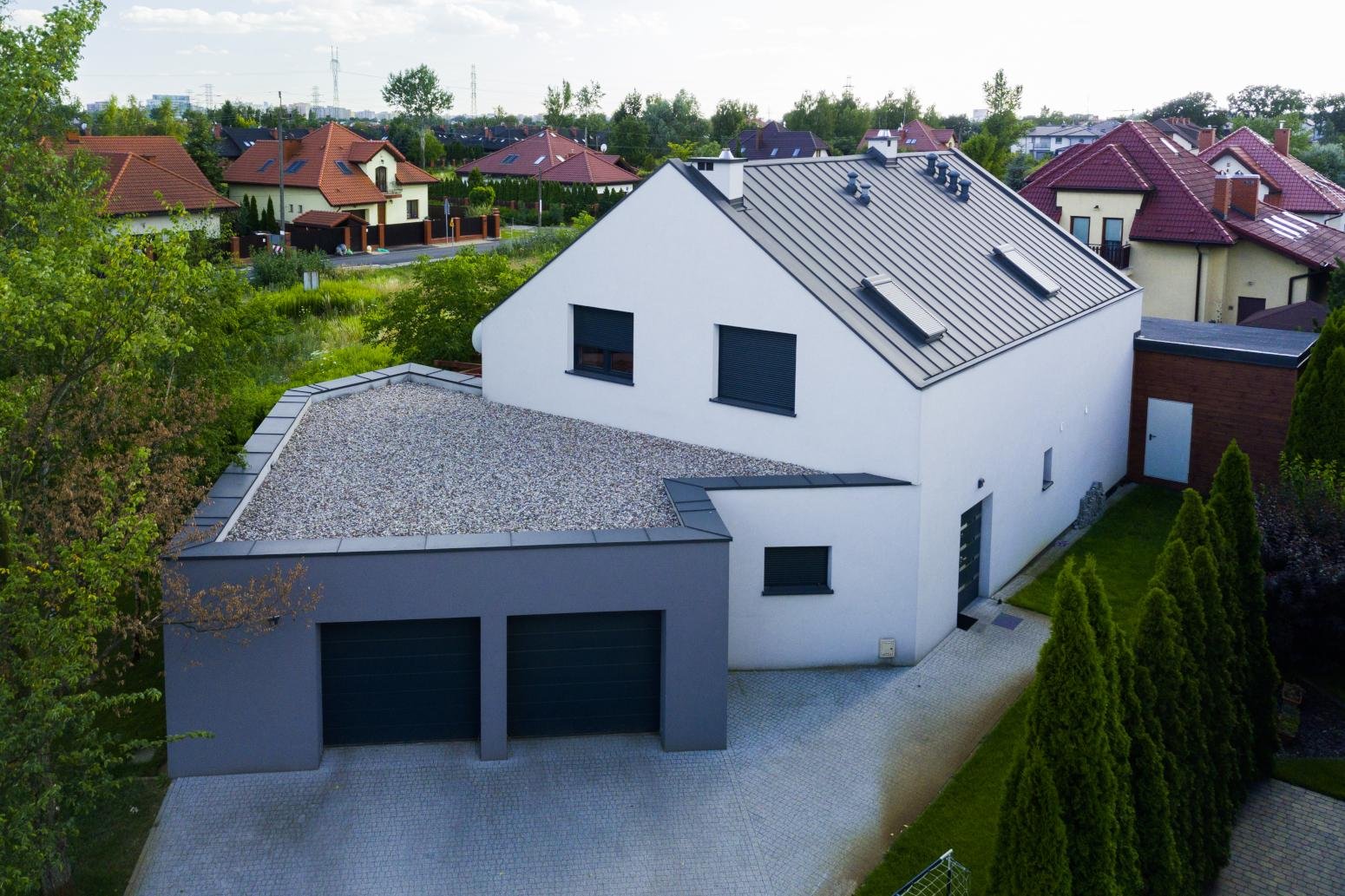 Dom z garażem stanowiskowym czy bez garażu?